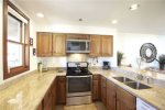 Fully equipped kitchen and formal dining table 